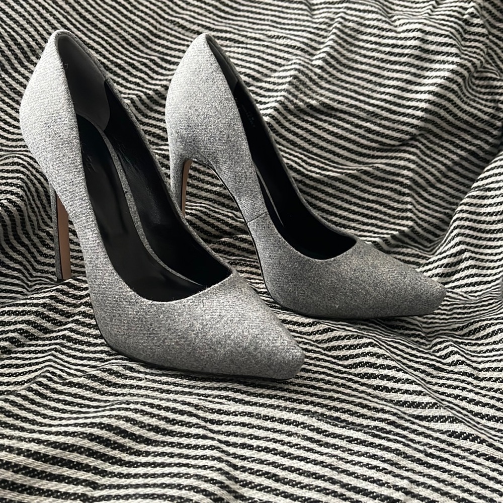 Rachel Roy Gray Flannel pumps!